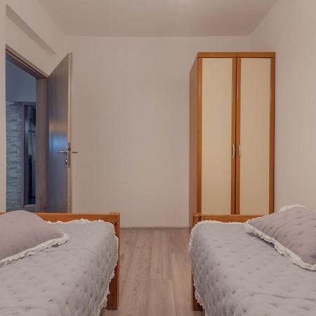 Holiday Home Insulam Mare Trogir Exteriör bild