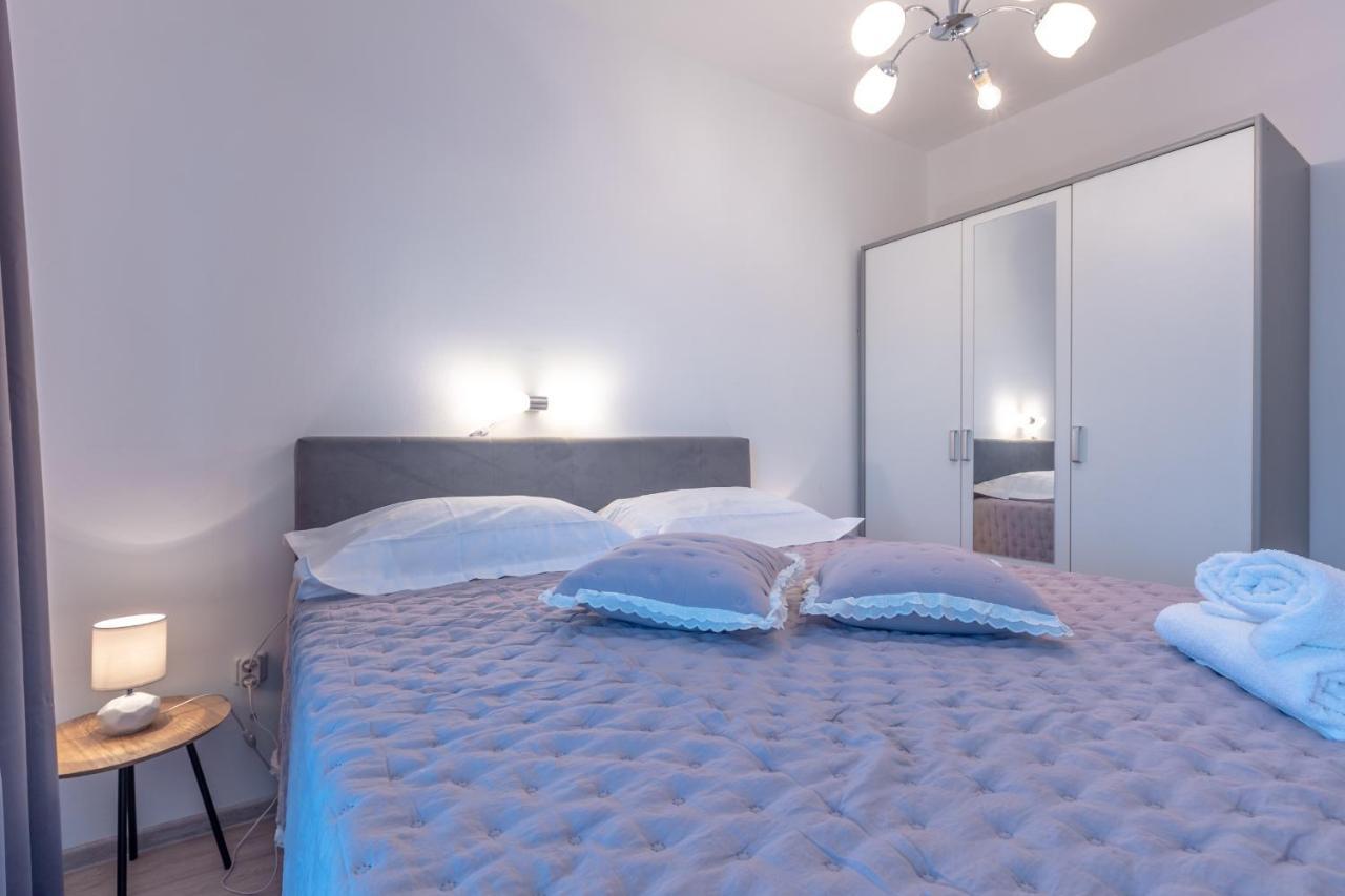 Holiday Home Insulam Mare Trogir Exteriör bild