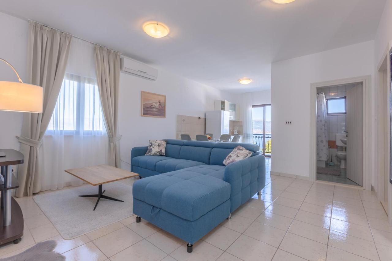 Holiday Home Insulam Mare Trogir Exteriör bild