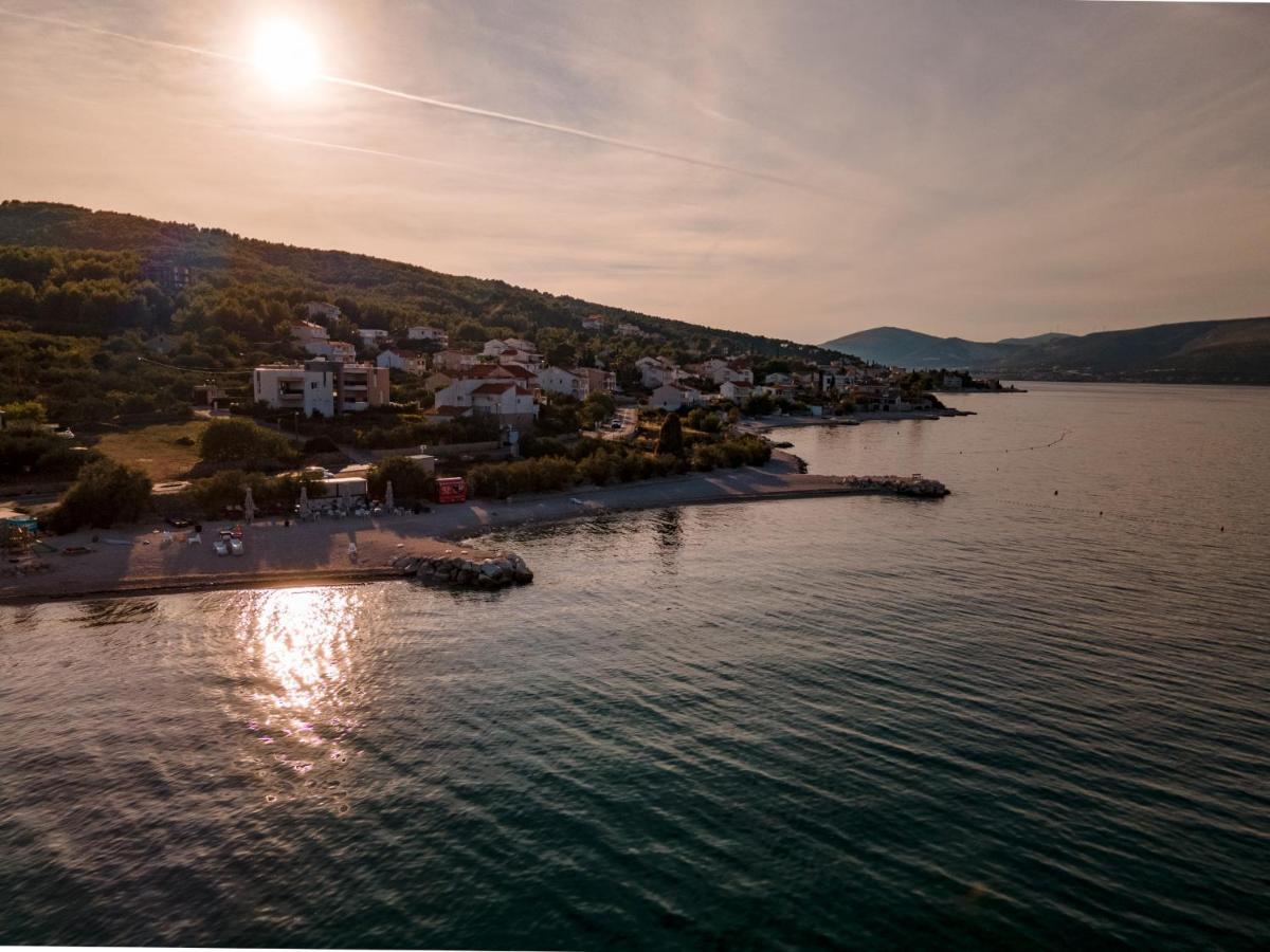 Holiday Home Insulam Mare Trogir Exteriör bild