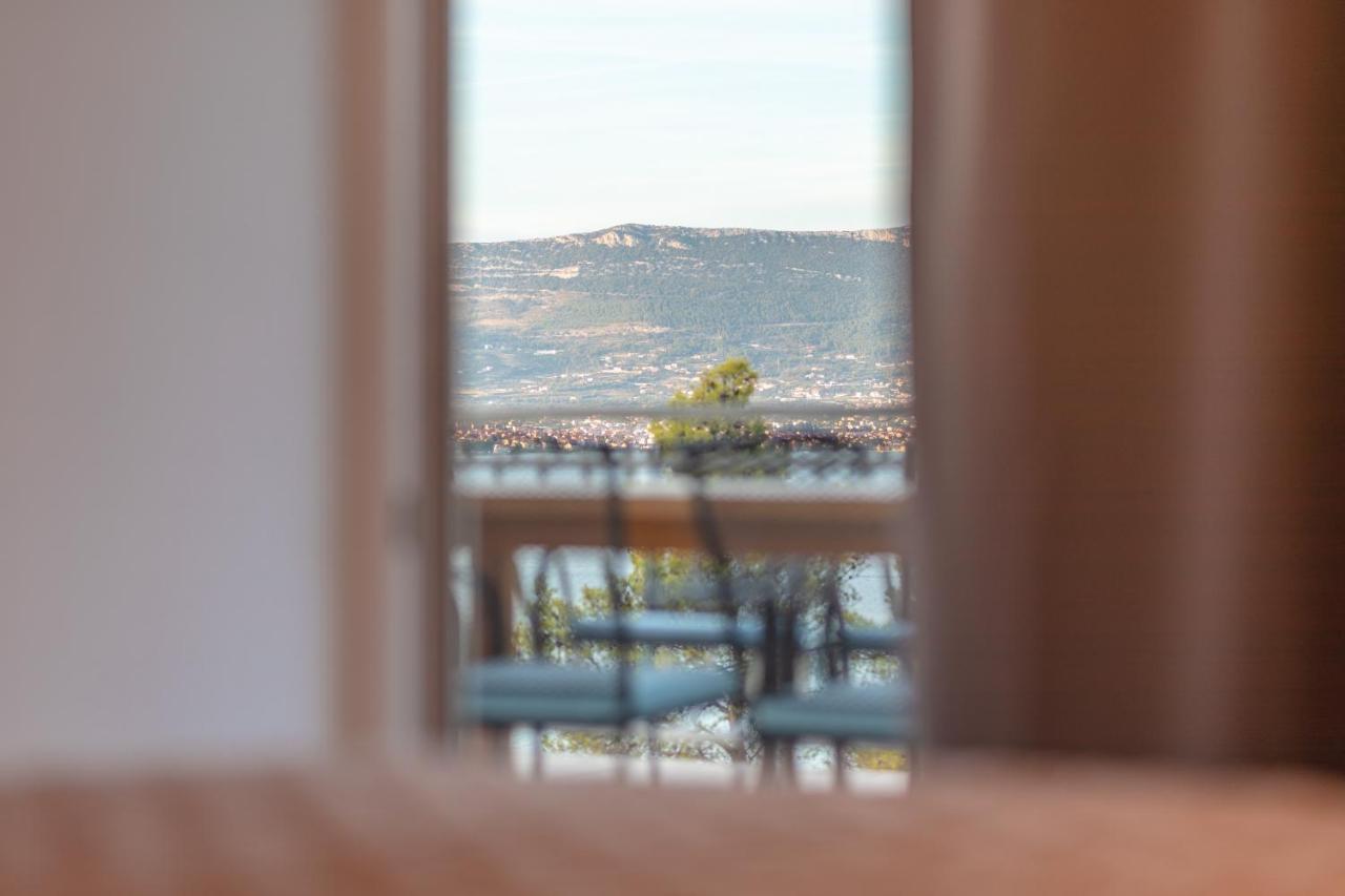 Holiday Home Insulam Mare Trogir Exteriör bild