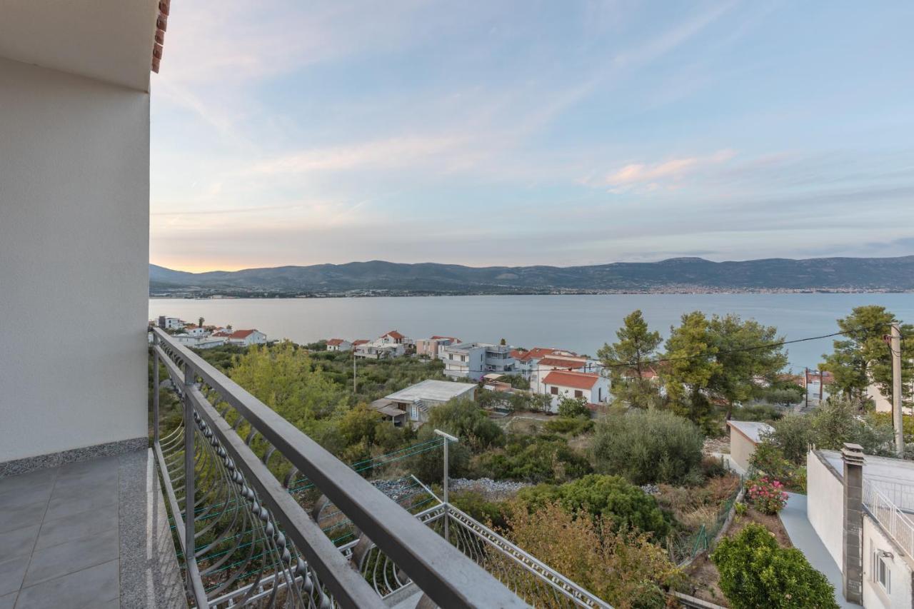 Holiday Home Insulam Mare Trogir Exteriör bild
