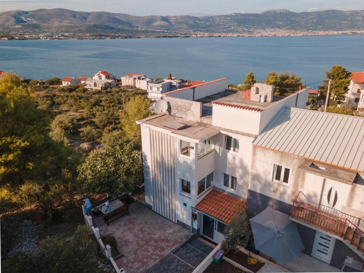 Holiday Home Insulam Mare Trogir Exteriör bild