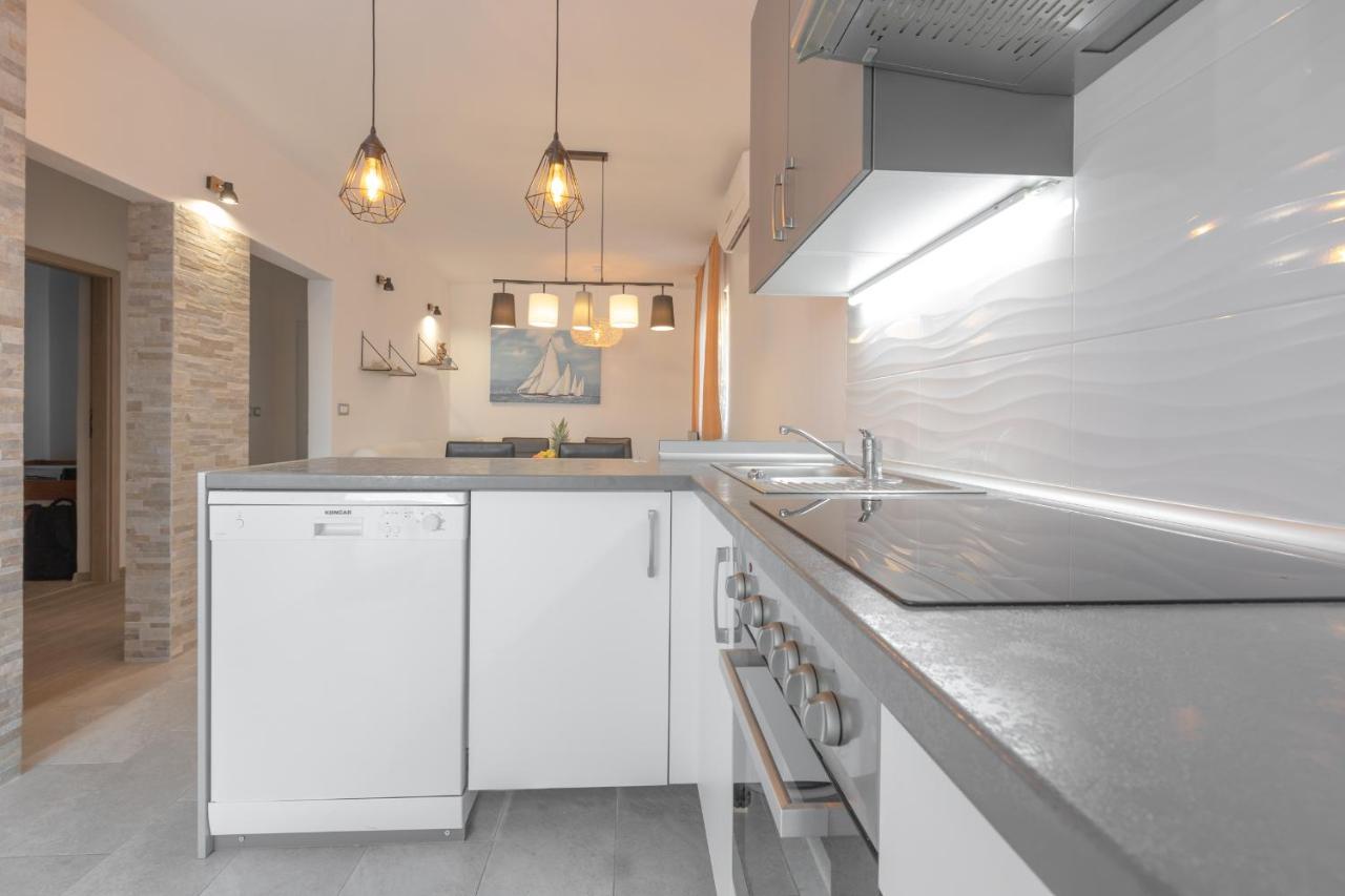 Holiday Home Insulam Mare Trogir Exteriör bild