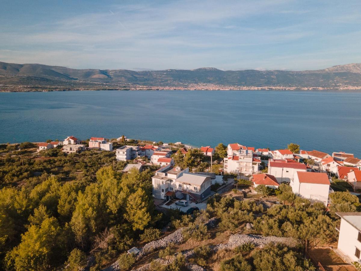 Holiday Home Insulam Mare Trogir Exteriör bild