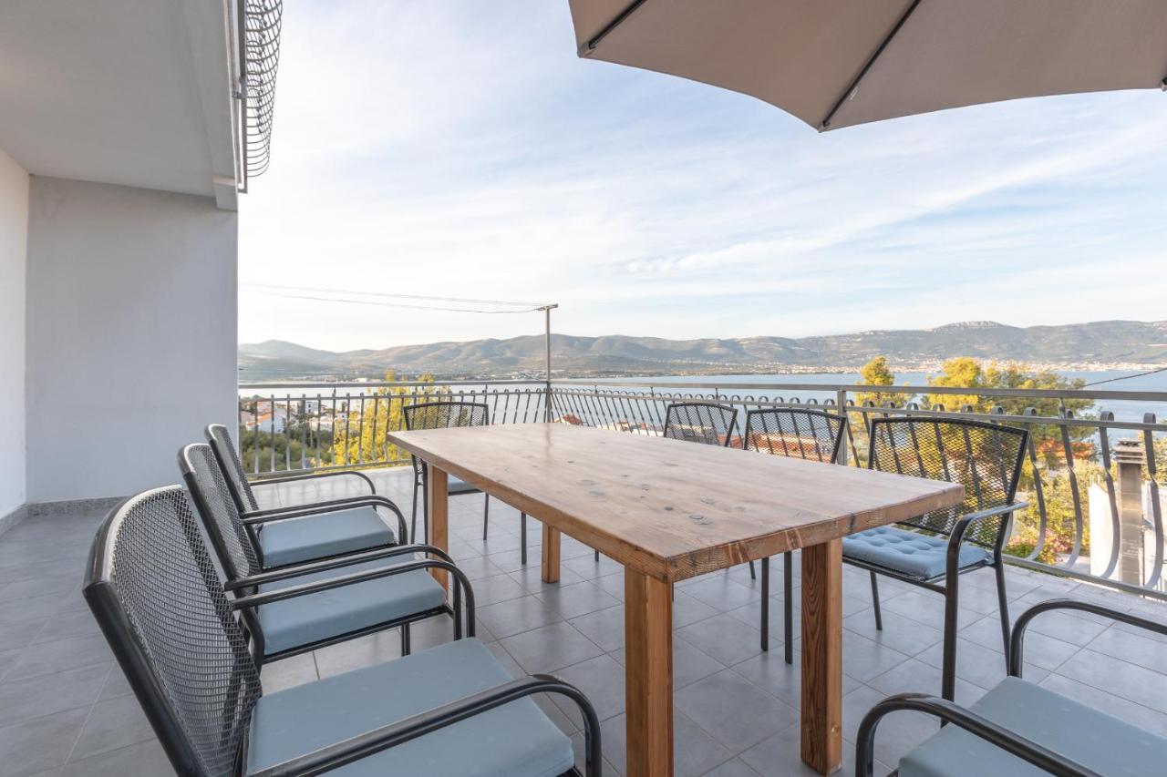 Holiday Home Insulam Mare Trogir Exteriör bild