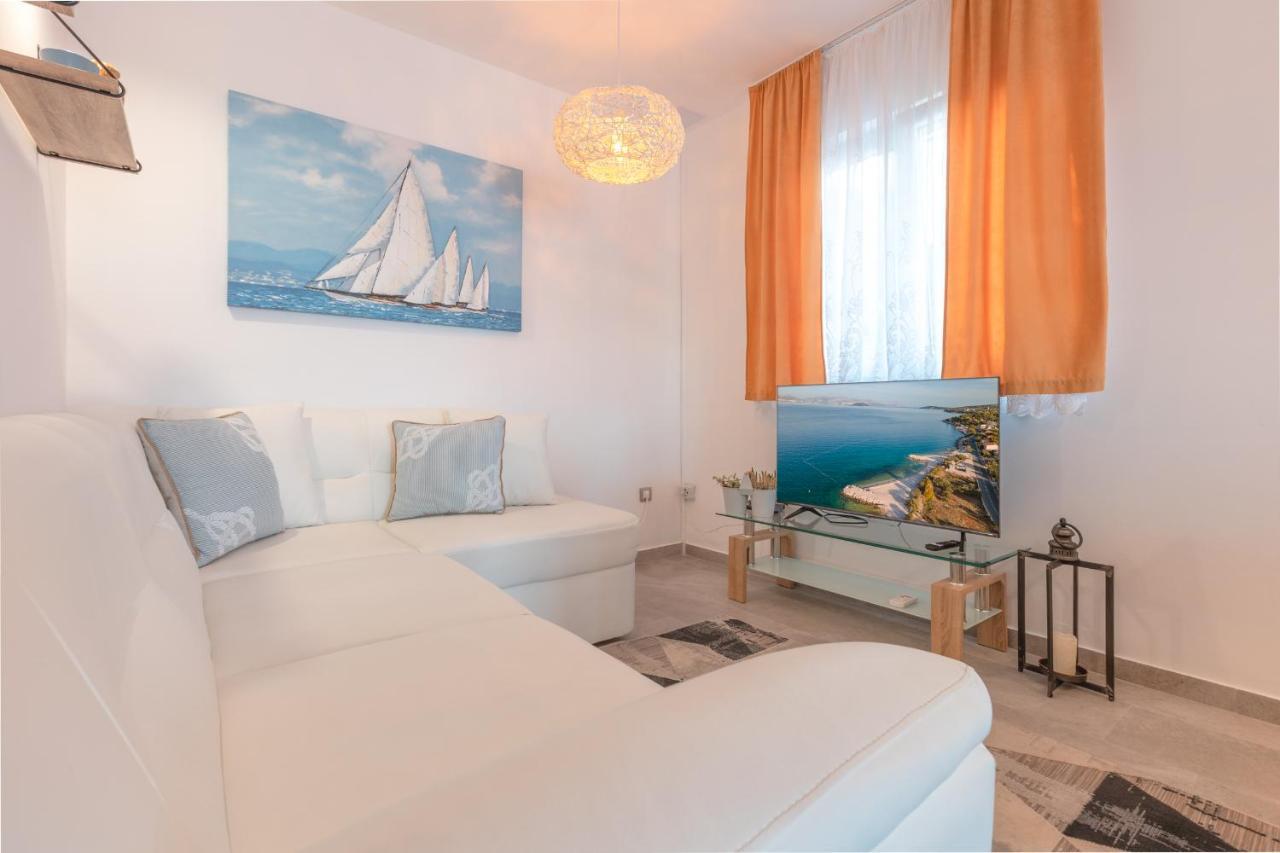 Holiday Home Insulam Mare Trogir Exteriör bild