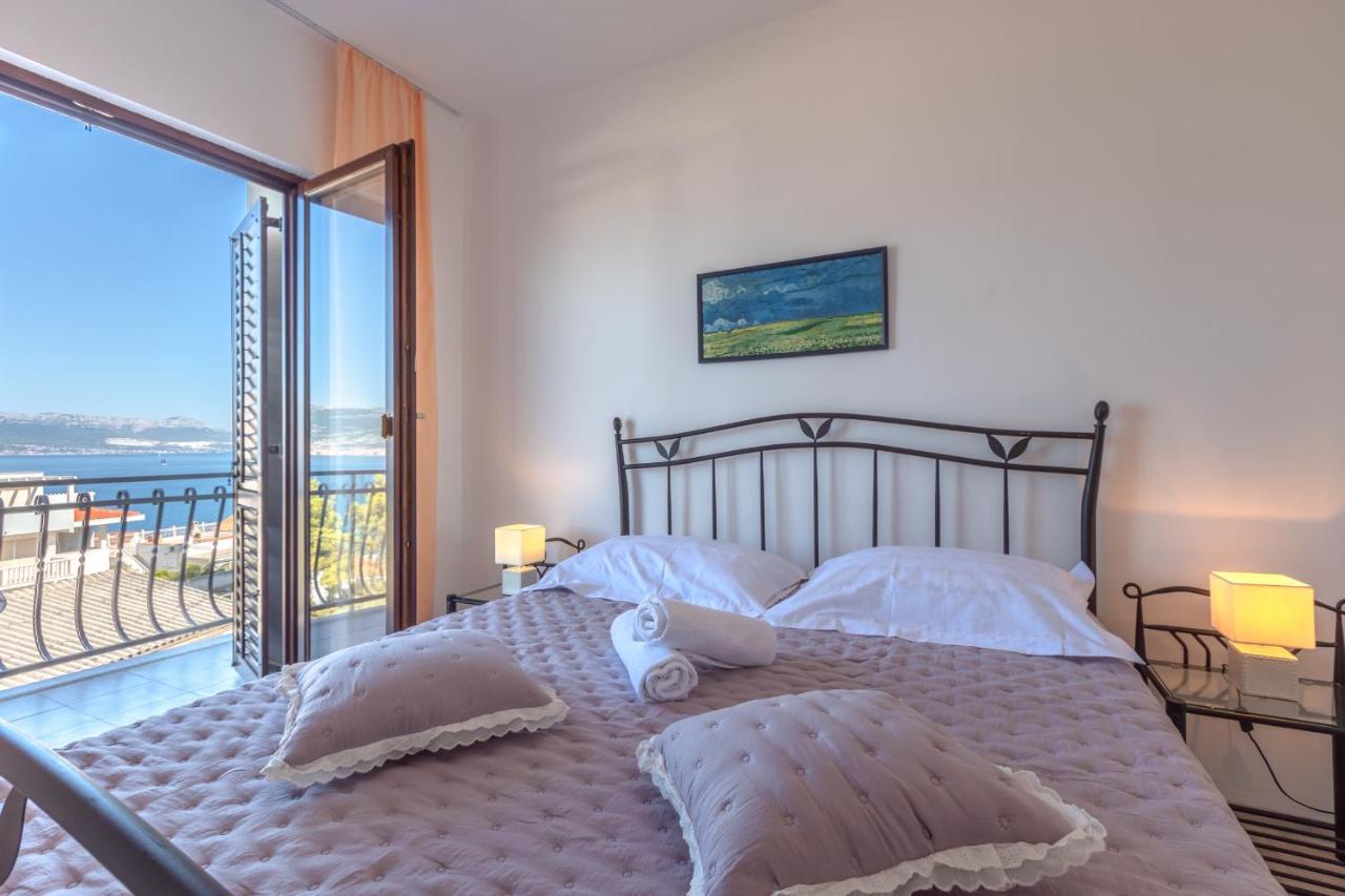 Holiday Home Insulam Mare Trogir Exteriör bild