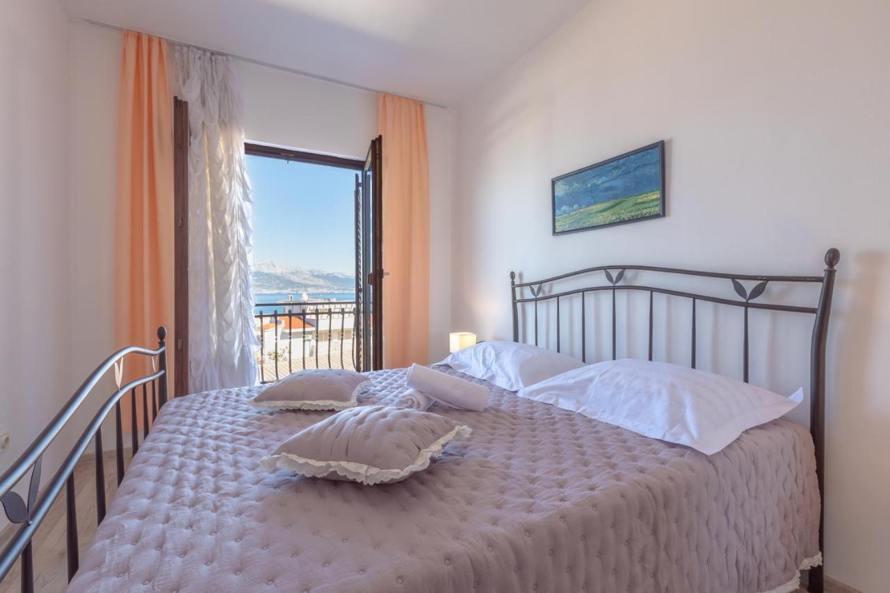 Holiday Home Insulam Mare Trogir Exteriör bild