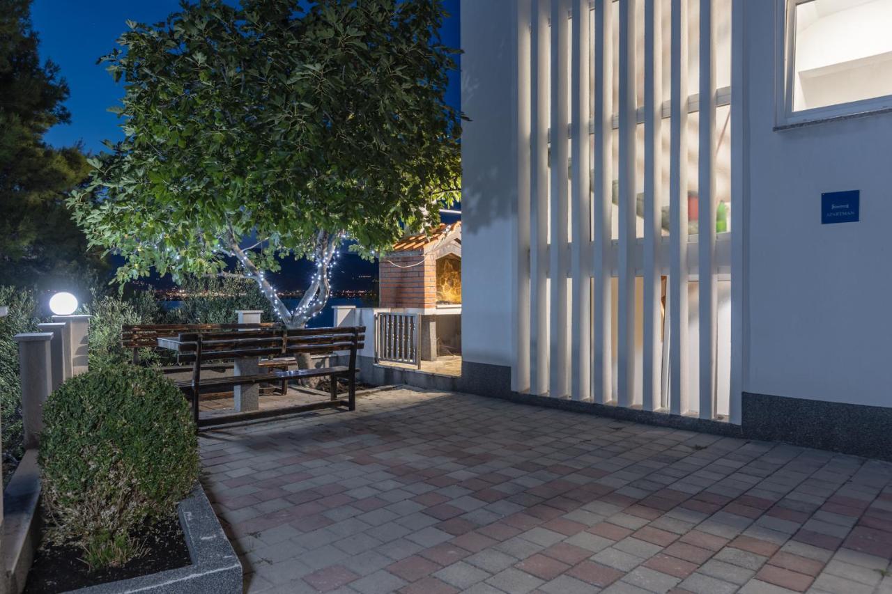 Holiday Home Insulam Mare Trogir Exteriör bild