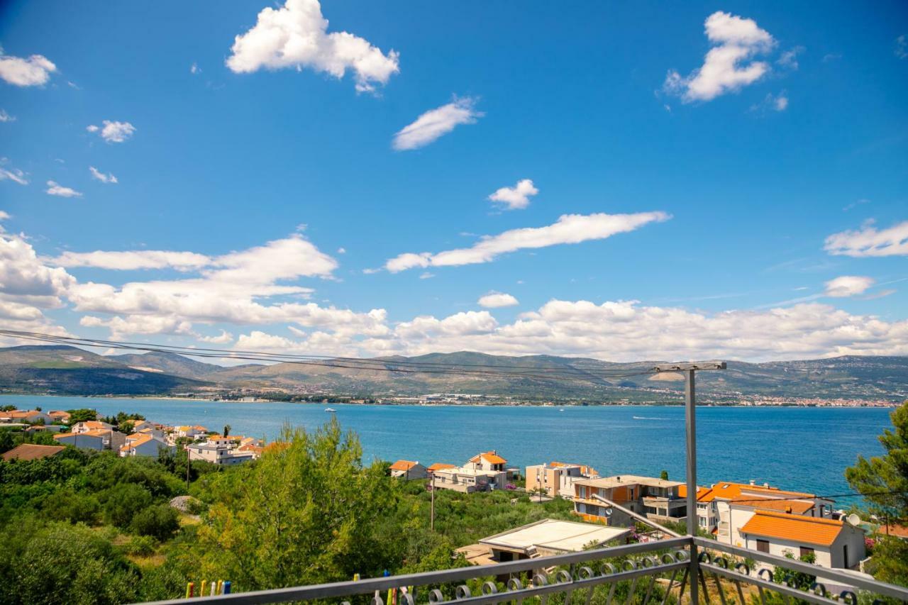 Holiday Home Insulam Mare Trogir Exteriör bild